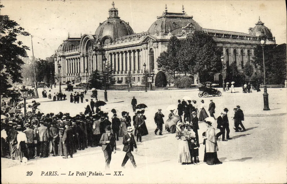 Paris — O Pequeno Palácio — XX. - Frente