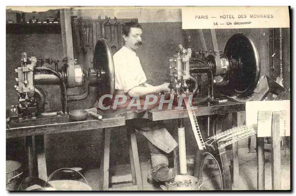 Paris — Hôtel des Monnaies — Eine Münzpress - Vorderseite