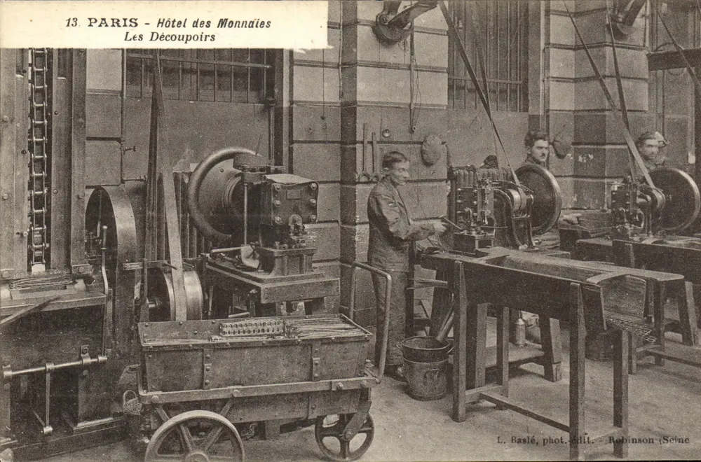 Paris - Hôtel des Monnaies - Les Découpoirs — L. Baslé, phot. édit. - Robinson (Scène) - Recto
