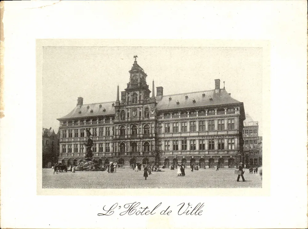 L'Hôtel de Ville — vue de la place avec fontaine — éditeur non visible - Voorkant