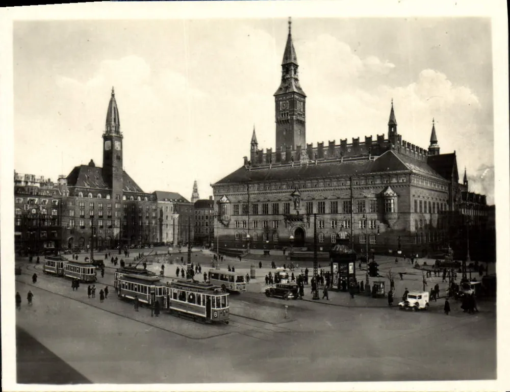 Praça do mercado de Wrocław — vista com bondes e edifício histórico — n°7 - Frente