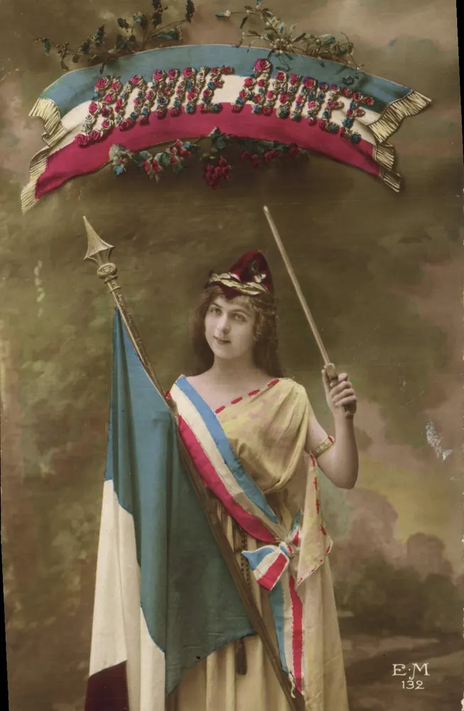 Junge Frau in antikem Kleidung mit der französischen Flagge — E.M. 132 - Vorderseite