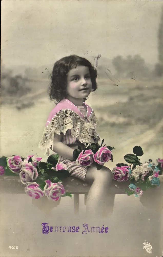 Mädchen sitzt unter Rosen — 'Glückliches Jahr' — unbekannter Verleger, n° 429 - Vorderseite