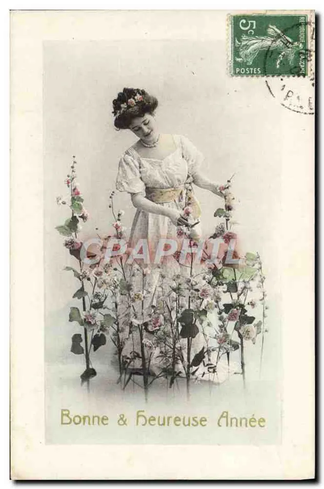 Frau in weißem Kleid unter Blumen — Frohes Neues Jahr — unbekannter Verlag, Seriennummer nicht sichtbar - Vorderseite