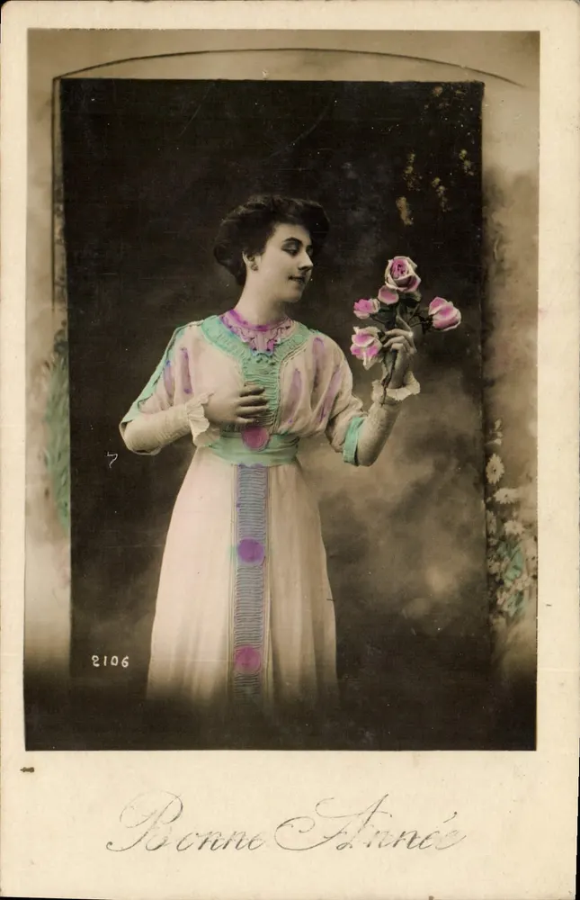 Frau in farbiger Kleidung mit Rosen — Frohe Neujahr — Anonymer Verlag, n° 2106 - Vorderseite