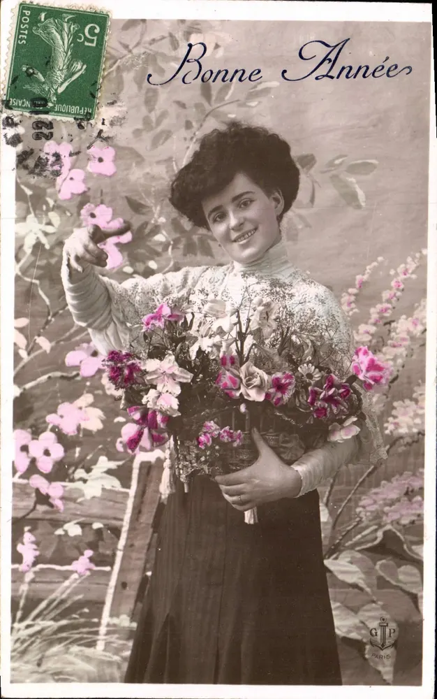 Frau mit Blumenstrauß — Frohes Neues Jahr — GTP Paris - Vorderseite