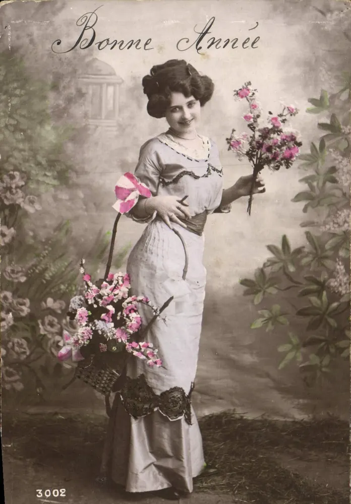 Frau in weißem Kleid mit Blumenkorb — Frohe Weihnachten — Serie 3002 - Vorderseite