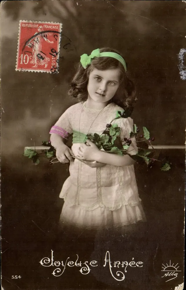 Fille tenant un bouquet — portrait studio — éditeur Alla, n° 554 - Vorderseite