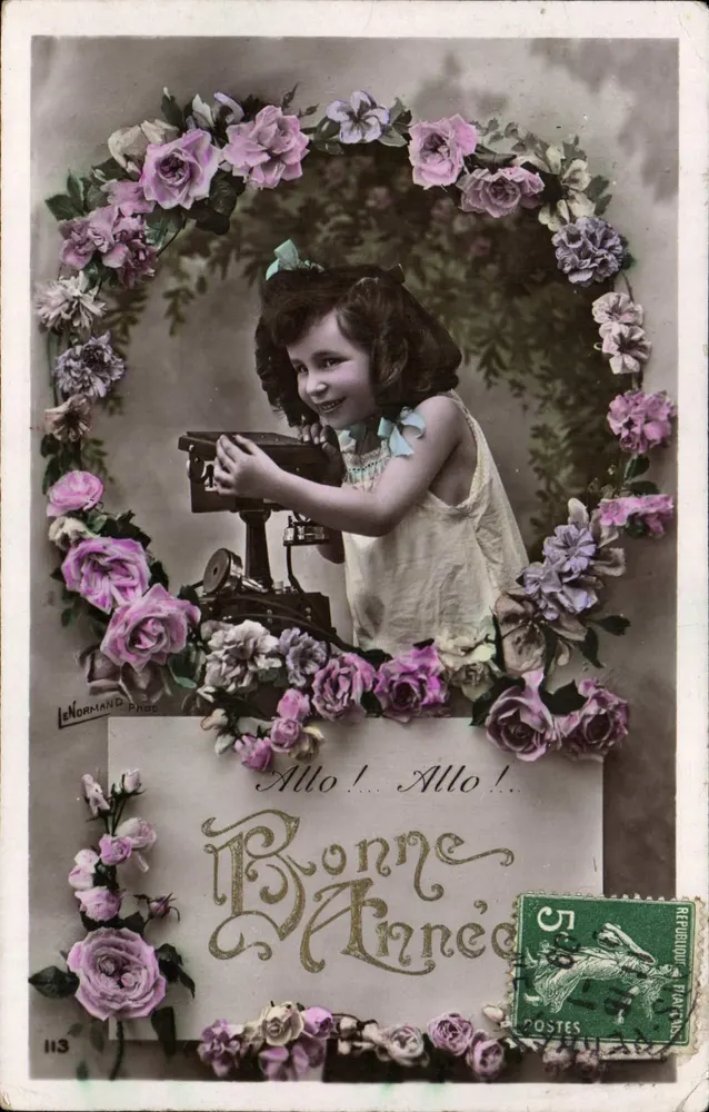 Mädchen am Telefon — Blumendekor — Verlag L'Enormand Page, Nr. 113 - Vorderseite