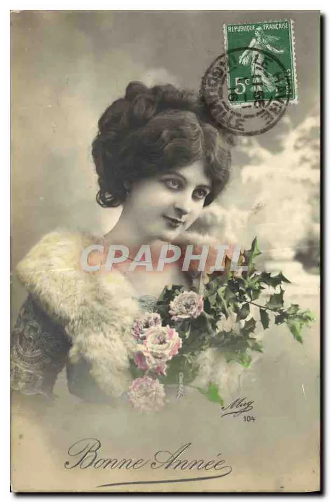 Junge Frau in Pelz — mit Eibe und Rosen — Verlag Mary Nr. 104 - Vorderseite