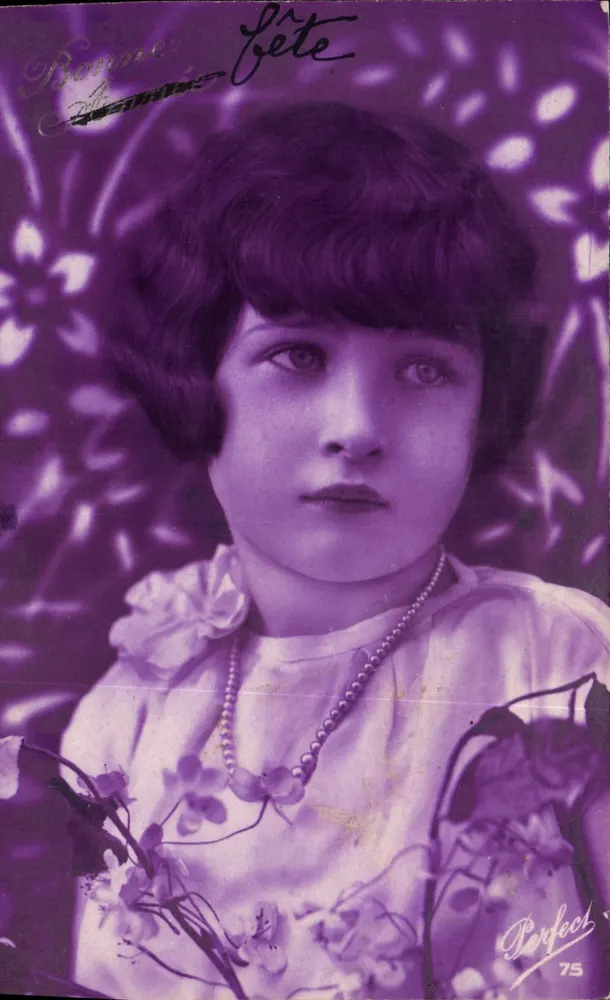 Junge Frau — Portrait in Violett — Verlag Perfect 75 - Vorderseite