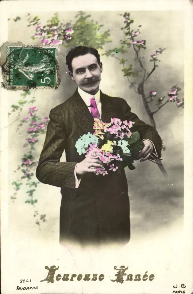 Mann im Anzug mit Blumenbouquet — 'Glückliches Neues Jahr' — J.C. Paris, Nr. 2241 - Vorderseite