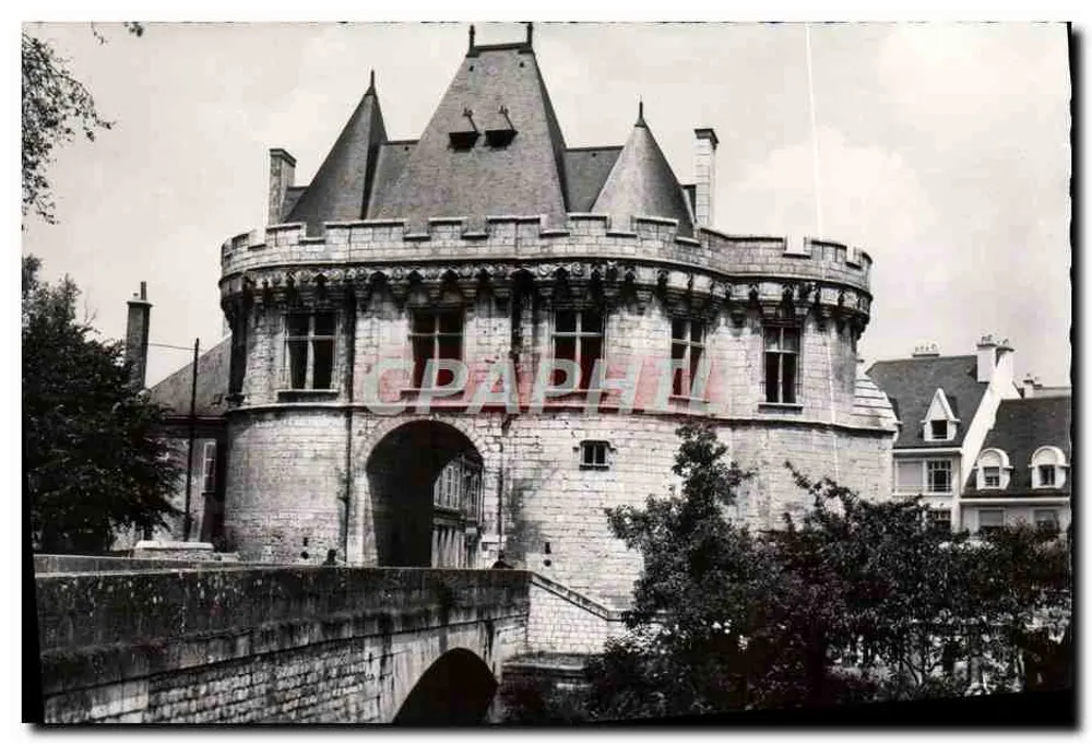 Vendôme (L.-ei-Ch.) — Rathaus — Ehemalige « Porte Saint-Georges » - Vorderseite