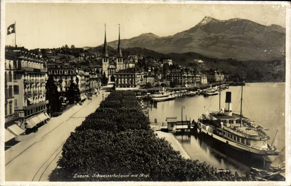 Lucerna. Quai Schweizerhof com Rigi — Photoglob-Wehrli-Vouga A.G., n° h 4376 - Frente