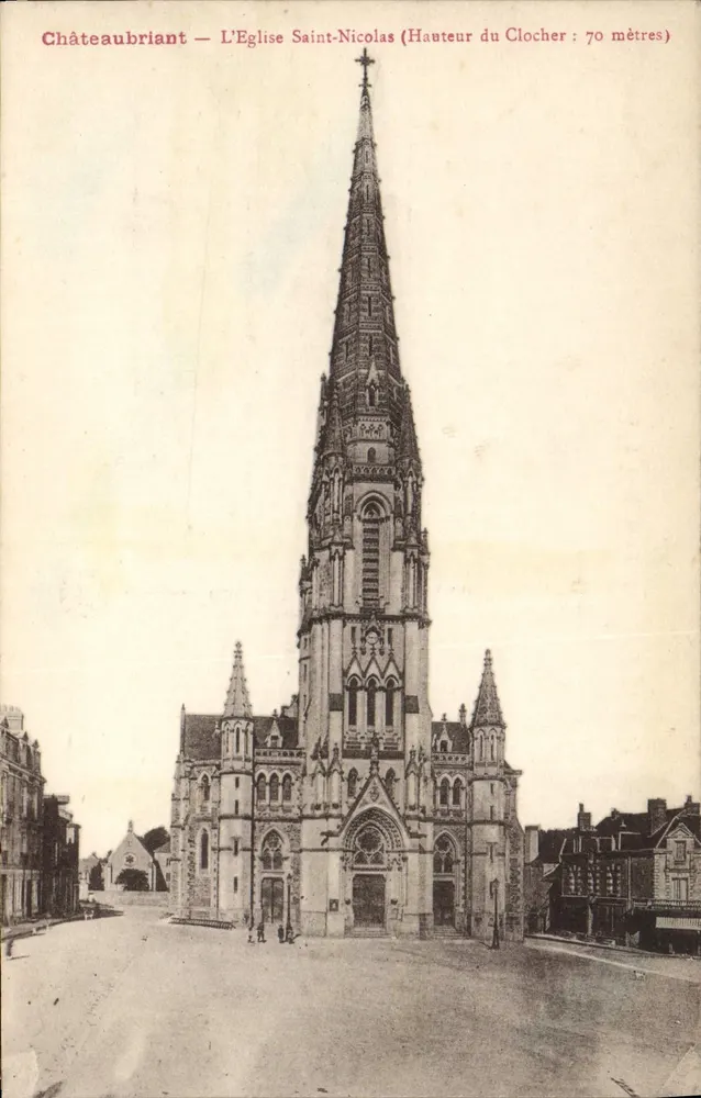 Châteaubriant — A Igreja de São Nicolau (Altura da Torre: 70 metros) - Frente