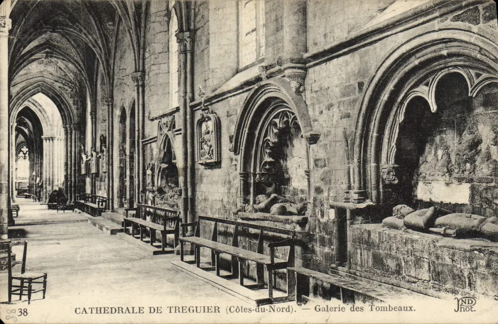 Kathedrale von Tréguier (Côtes-du-Nord) — Galerie der Grabstätten - Vorderseite