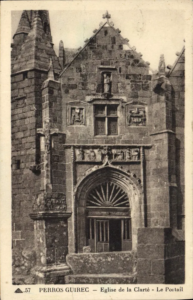 Perros-Guirec — Kirche der Clarté — Der Portal - Vorderseite