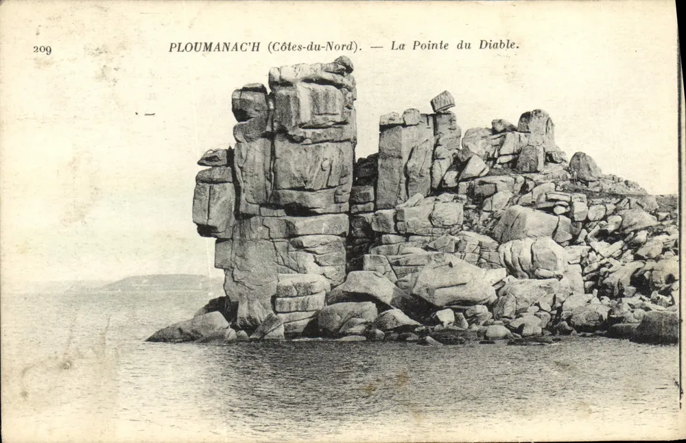 PLOUMANAC'H (Côtes-du-Nord) — La Pointe du Diable. - Frente