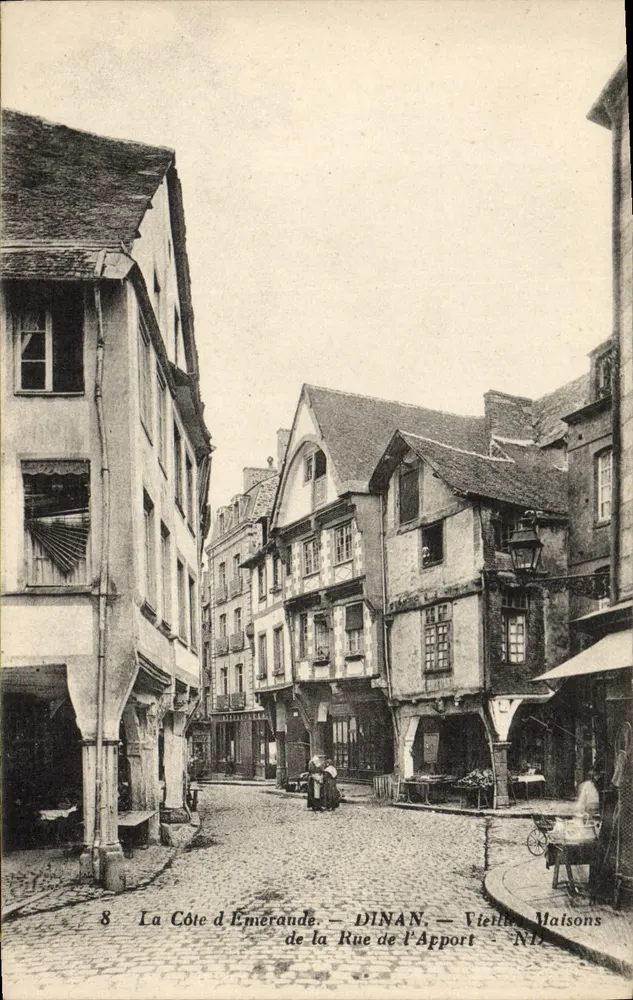 Dinan — La Côte d'Émerande und die Rue de l'Apport — Alte Häuser — Nr. 8 - Vorderseite