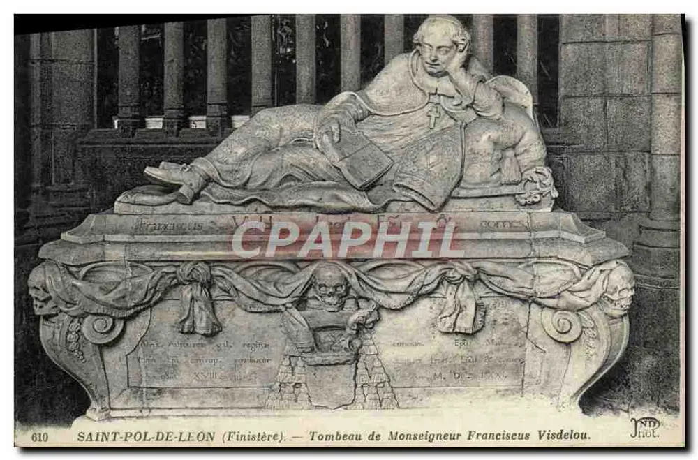 Saint-Pol-de-Léon (Finistère) — Grabmal des Herrn Franciscus Visdelou — Neurubin & Cie - Vorderseite