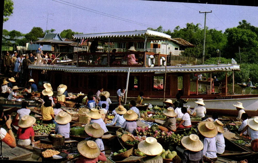 Schwimmender Markt von Bangpa-in — Feier des 200. Jubiläums von Rattanakosin 1982 — Verlag Piornthip Phatthanaphorn, Nummer A 560 - Vorderseite
