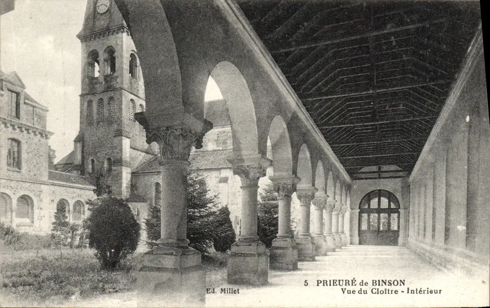Prieuré de Binson — Vista do Claustro - Interior — Ed. Millet, n°5 - Frente