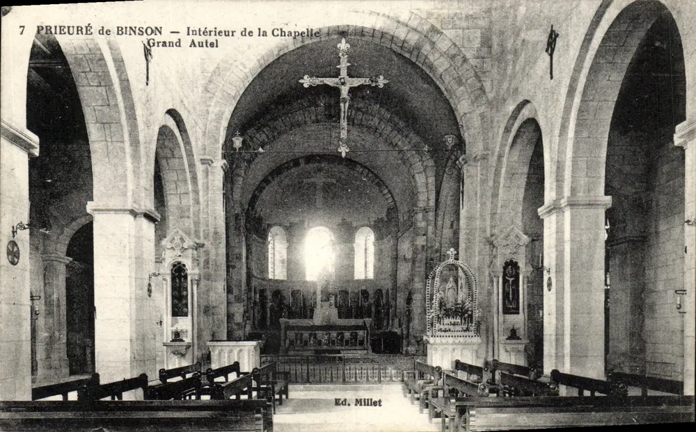 Prieuré de Binson — Innenansicht der Kapelle — Großer Altar - Vorderseite