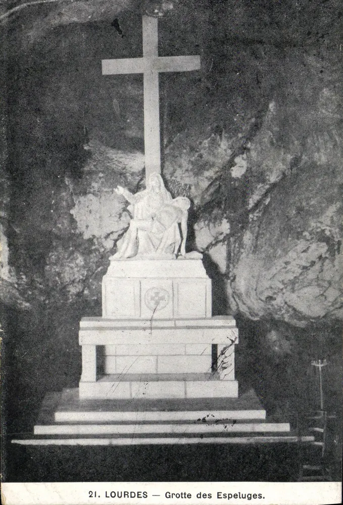 Gruta dos Espeluges — Monumento com cruz e estátua — Edição F. Viron - Frente