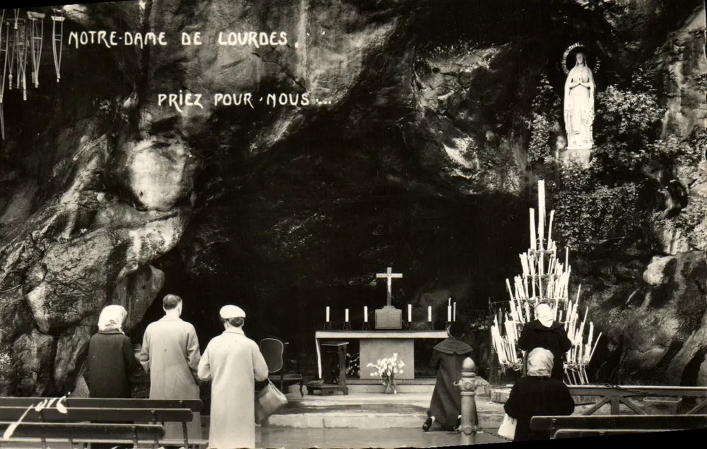 Nossa Senhora de Lourdes — Grotta miracolosa — Edições C.V.E. n°554 - Frente