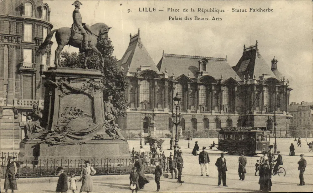 LILLE — Place de la République — Statue Faidherbe, Palais des Beaux-Arts - Vorderseite