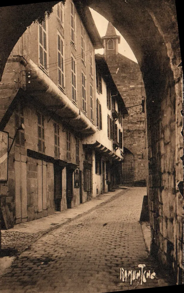 Saint-Jean-Pied-de-Port — Rue de l'Église — Éditions d'Art Raymond Bergevin - Vorderseite