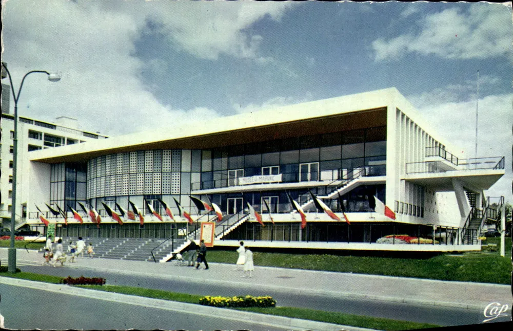 Palácio dos Congressos de Royan — Museu da Marinha — editor Cap - Frente