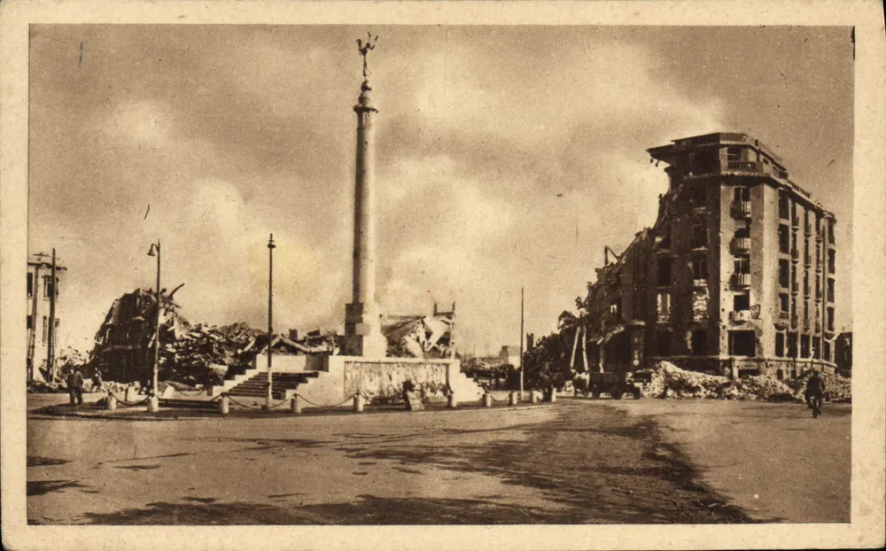 Caen — Monument aux Morts und Hôtel Malherbe — Photo-Edition M. Leem - Vorderseite