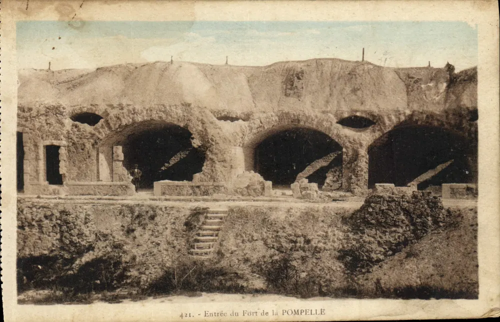 Entrée du Fort de la Pompeelle — ruines avec arches et escaliers — éditeur Jacques Fréville, Lyon - Vorderseite