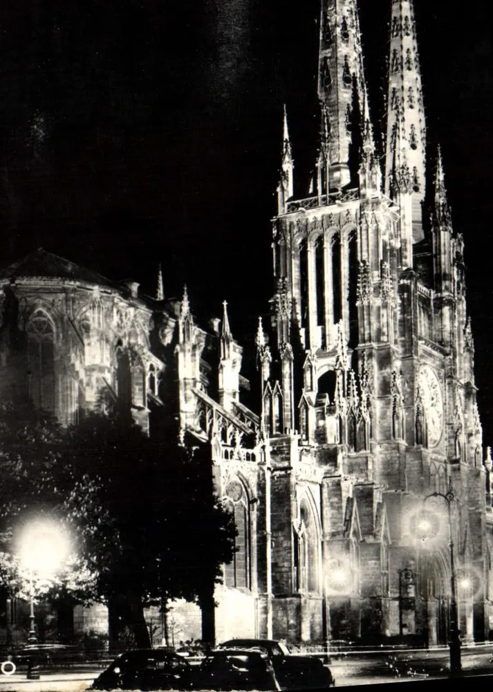 Bordeaux — A Catedral à noite — M. Berjaud, 62 - Frente