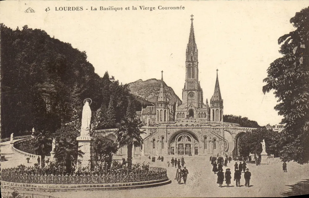Lourdes - Die Basilika und die gekrönte Jungfrau — Seriennummer 45 - Vorderseite