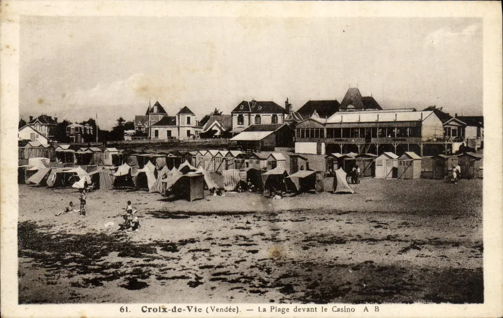 Croix-de-Vie (Vendée) — A Praia diante do Cassino — A B - Frente
