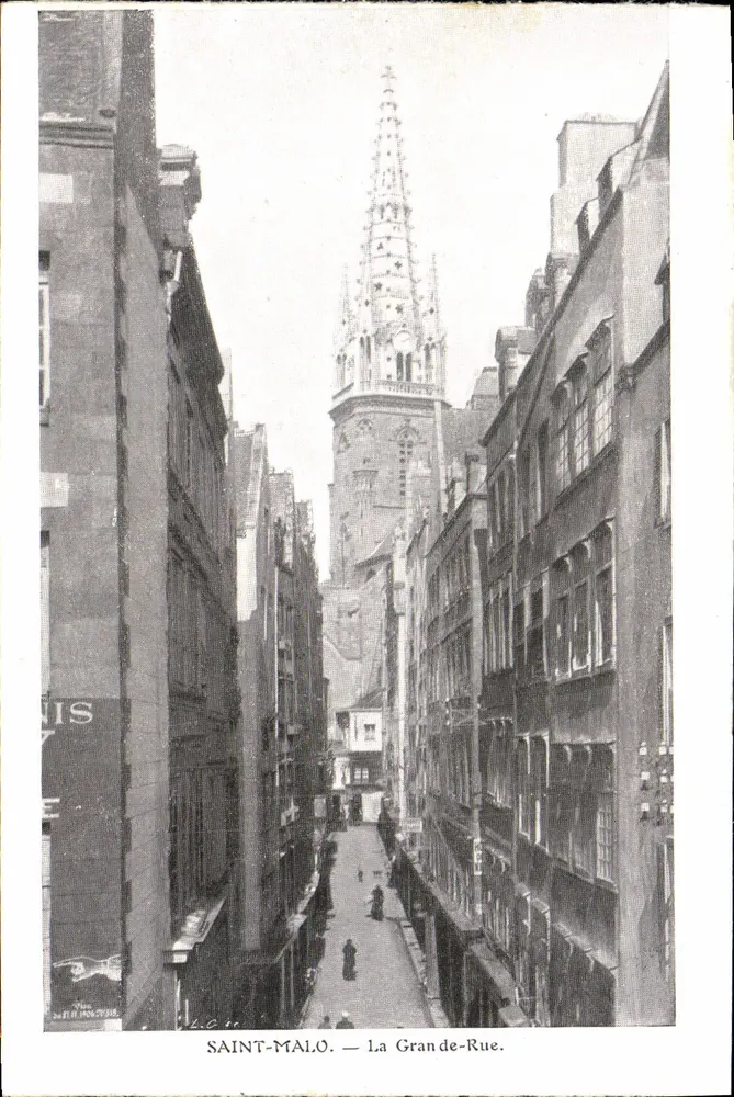 Saint-Malo — La Grande-Rue avec la flèche de l'église — éditeur L.C. (n° 10) - Recto