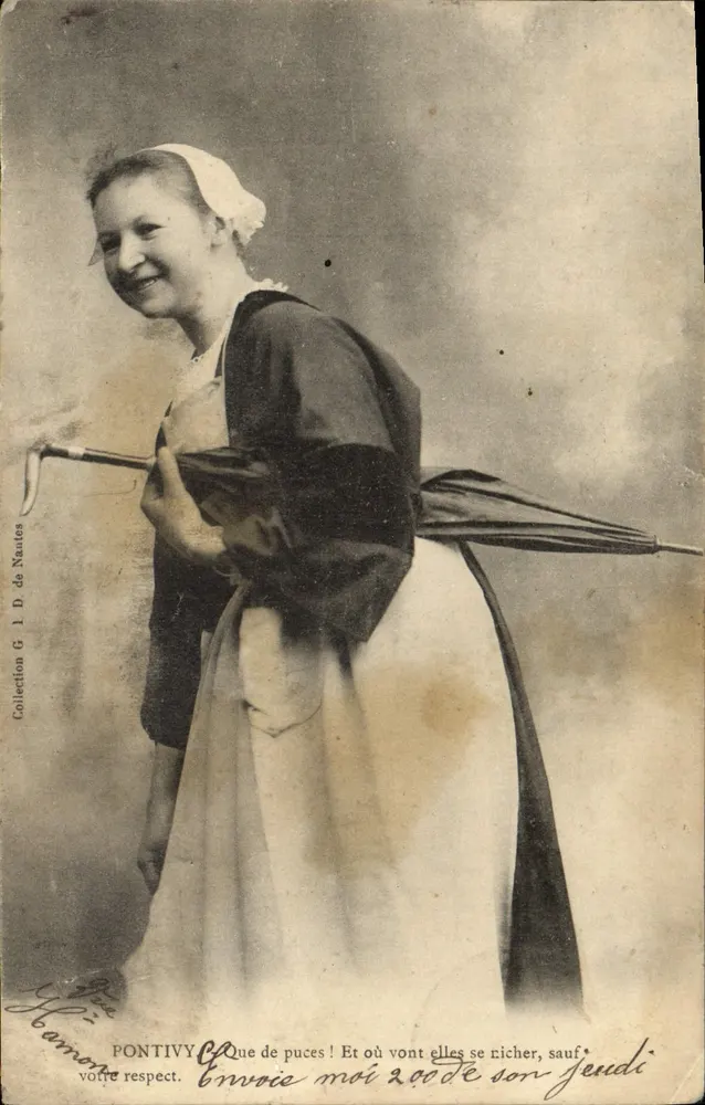 PONTIVY — Mulher vestindo traje tradicional segurando um guarda-chuva — Coleção G. D. de Nautes - Frente