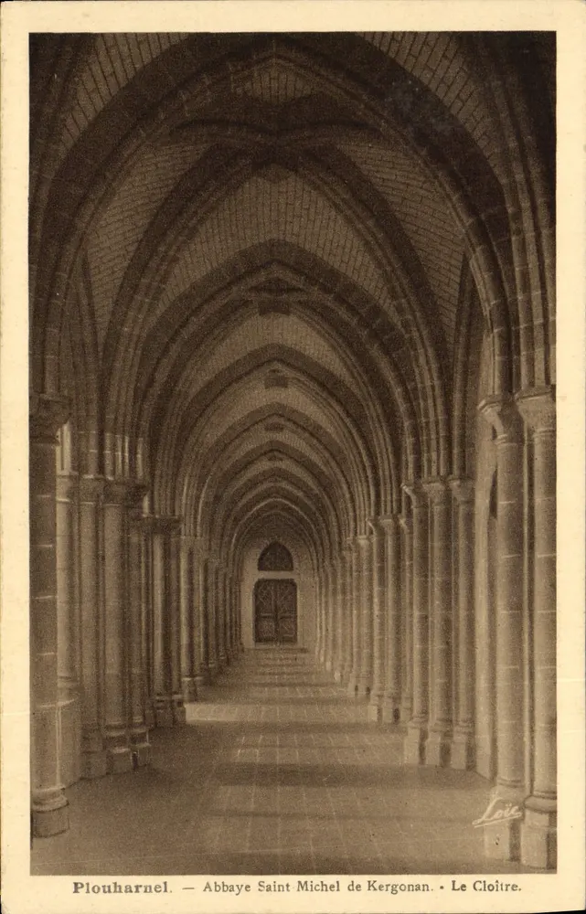 Plouharnel — Abadia São Miguel de Kergonan — O Claustro - Frente
