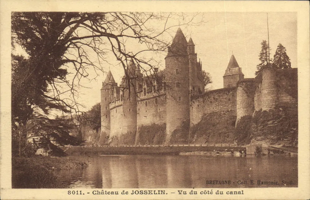 Schloss Josselin — Ansicht von der Seite des Kanals — Coll. E. Hamonic, St-E. - Vorderseite