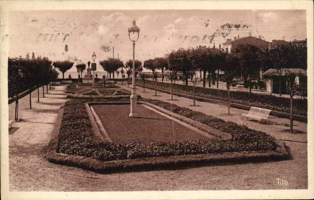 Square Botton — Os Jardins — Royan — Editor Bloc frères - Frente