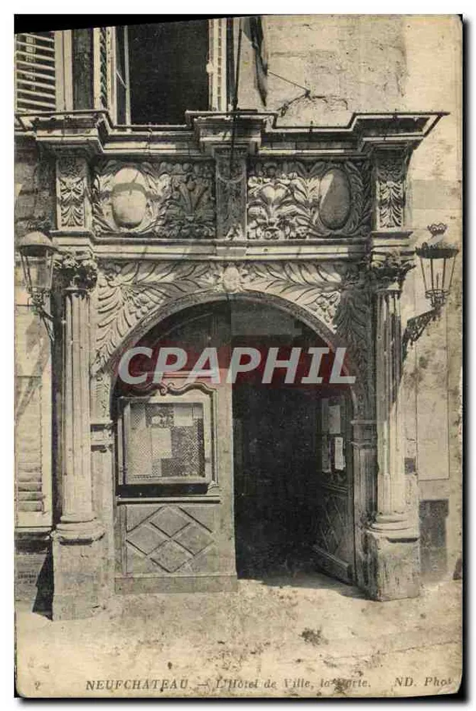 Neufchâteau — El Ayuntamiento, fachada decorada — ND. Fot. - Anverso