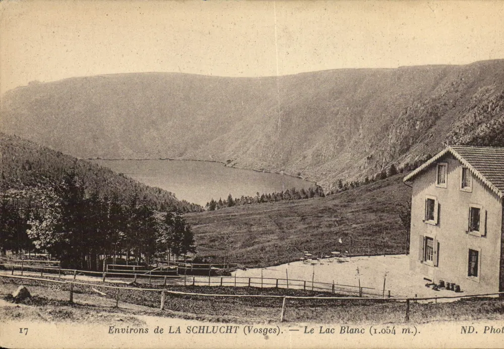 Environs de LA SCHLUCHT (Vosges) — O Lago Branco (1.054 m.) — ND. Fot. - Frente