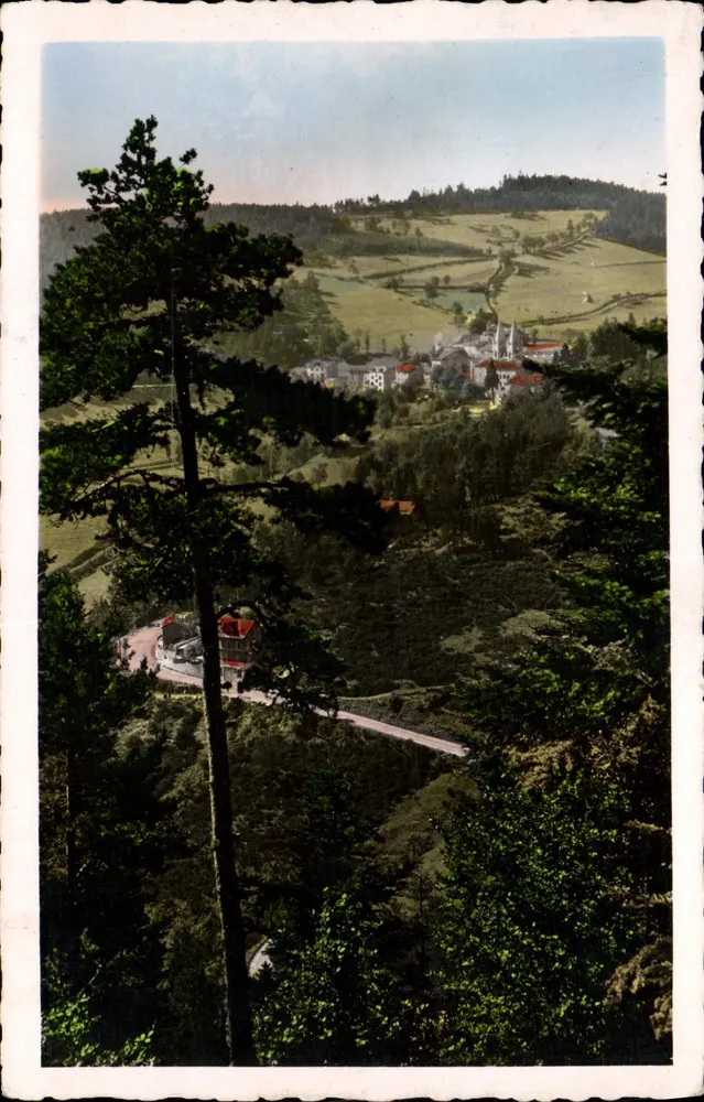 La Louvesc (Ardèche) — Landschaft durch die Kiefernwälder und Straße nach Annonay — Édition Margerit-Bremond - Vorderseite