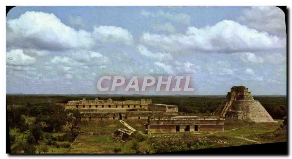 Uxmal — Der Tempel des Magiers und das Quadrat der Nonnen — Distribuidora Turística Fitzmaurice - Vorderseite