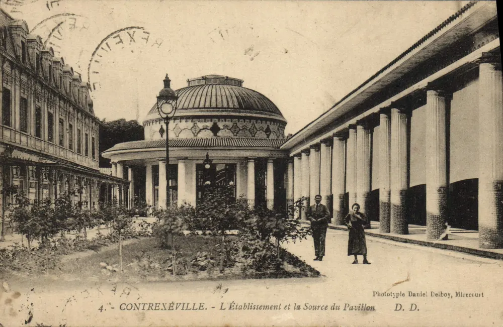 Contrexéville - A Instalação e a Fonte do Pavilhão — Fototipia Daniel Deiboy, Mirecourt - Frente