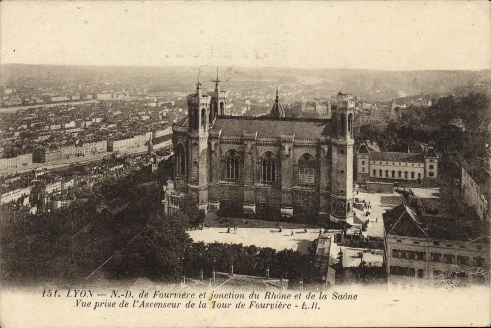 LYON — N.-D. de Fourvière und Zusammenfluss von Rhône und Saône — Ansicht vom Aufzug der Fourvière-Turm — E. It. - Vorderseite