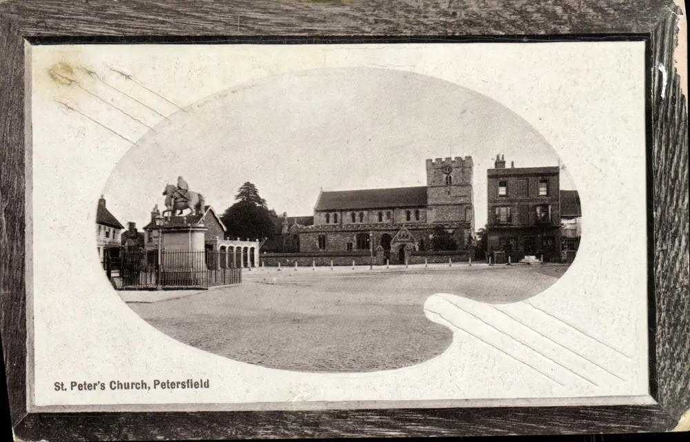 St. Peterskirche, Petersfield — Ansicht mit Reitstatue — Valentine's Series, Regd. No. 533,300 - Vorderseite