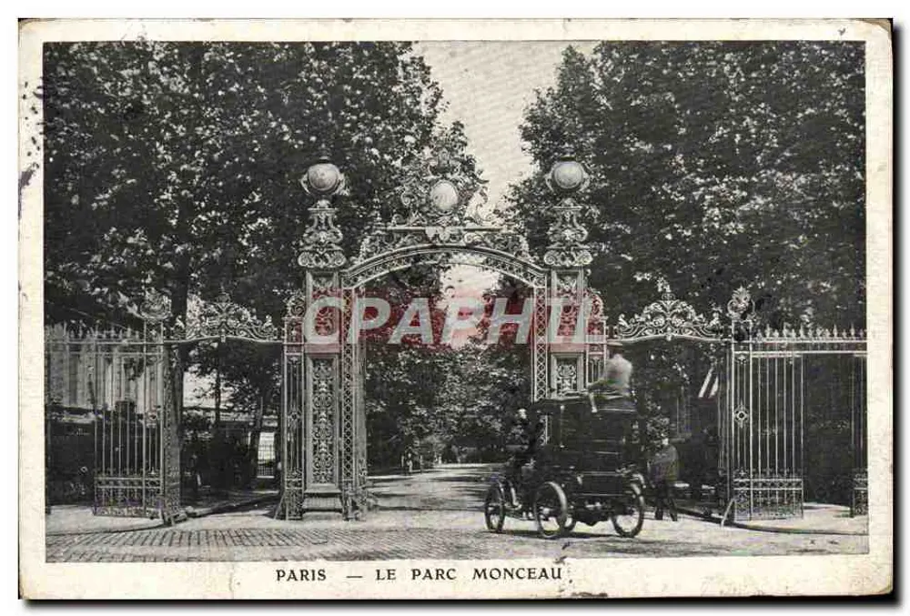 Paris — Le Parc Monceau — entrée ornée d'art nouveau avec voiture à moteur - Frente